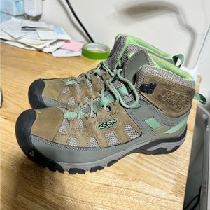 Women’s Keen waterproof hiking boots
